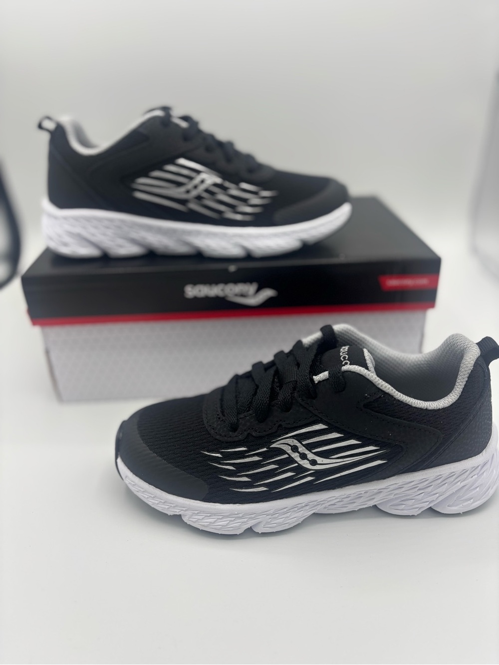 Saucony Kids Wind Black and White sneakers (Wide & Extra Wide widths) NWT